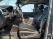 2017 Chevrolet Suburban LT z VIN 1GNSKHKCXHR162726, wystawiony jako Copart lot #63658314 z przebiegiem 137 066 mil mil oraz Szkoda całkowita • Salvage title. Historia ofert i sprzedaży dostępna na DreamBid. Obrazek 7.