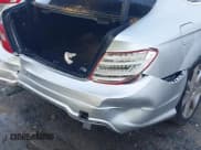 ✅ 2015 Mercedes-Benz C 250 • VIN: WDDGJ4HB1FG372798 • Lot: 41968536. Wystawiony na IAAI z przebiegiem 56 007 mil. Bezpłatny archiwum sprzedaży aukcyjnych z USA i szczegółowy raport historii pojazdu na DreamBid. Zdjęcie 6.