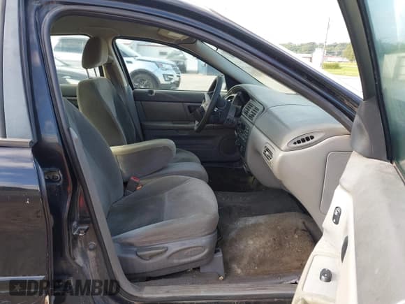 ✅ 2004 Ford Taurus SE • VIN: 1FAFP53284G179777 • Lot: 43053159. Wystawiony na IAAI z przebiegiem Nie podano. Bezpłatny archiwum sprzedaży aukcyjnych z USA i szczegółowy raport historii pojazdu na DreamBid. Zdjęcie 5.