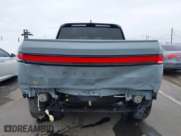 ✅ 2023 Rivian R1T Launch Edition • VIN: 7FCTGAAL3PN017339 • Lot: 42041423. Listed on IAAI with 15,098 mi. Free auction sales archive from the USA and detailed vehicle history report at DreamBid. Image 17.