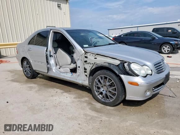 ✅ 2005 Mercedes-Benz C 320 • VIN: WDBRF64J95F589080 • Lot: 50365025. Wystawiony na Copart z przebiegiem 155 652 mil. Bezpłatny archiwum sprzedaży aukcyjnych z USA i szczegółowy raport historii pojazdu na DreamBid. Zdjęcie 4.