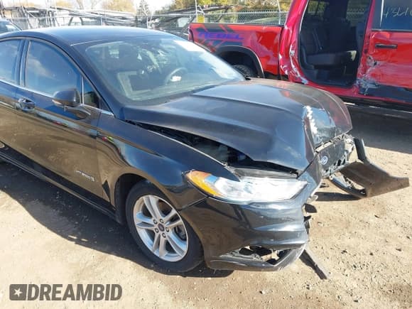 ✅ 2018 Ford Fusion SE • VIN: 3FA6P0LU7JR146987 • Lot: 43593808. Wystawiony na IAAI z przebiegiem 114 164 mil. Bezpłatny archiwum sprzedaży aukcyjnych z USA i szczegółowy raport historii pojazdu na DreamBid. Zdjęcie 18.