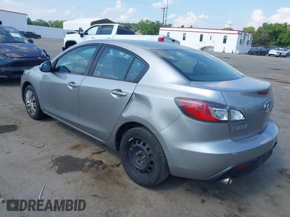 ✅ 2011 Mazda 3 i Sport • VIN: JM1BL1UG3B1463986 • Lot: 42595480. Wystawiony na IAAI z przebiegiem 113 142 mil. Bezpłatny archiwum sprzedaży aukcyjnych z USA i szczegółowy raport historii pojazdu na DreamBid. Zdjęcie 3.
