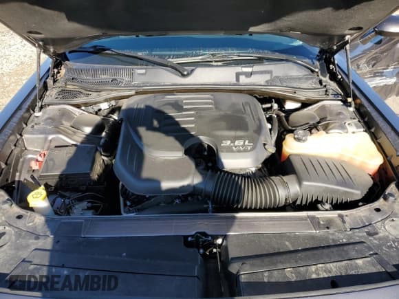 ✅ 2022 Dodge Challenger SXT • VIN: 2C3CDZGG1NH142907 • Lot: 81664914. Wystawiony na Copart z przebiegiem 24 230 mil. Bezpłatny archiwum sprzedaży aukcyjnych z USA i szczegółowy raport historii pojazdu na DreamBid. Zdjęcie 12.