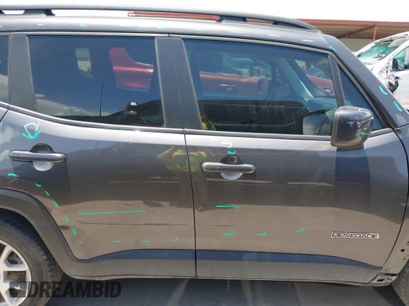 ✅ 2020 Jeep Renegade Latitude • VIN: ZACNJABB0LPL66690 • Lot: 42675393. Wystawiony na IAAI z przebiegiem 61 366 mil. Bezpłatny archiwum sprzedaży aukcyjnych z USA i szczegółowy raport historii pojazdu na DreamBid. Zdjęcie 12.