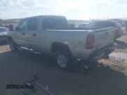 ✅ 2005 Chevrolet Silverado 2500HD LS • VIN: 1GCHK23285F818246 • Lot: 43292468. Wystawiony na IAAI z przebiegiem 255 783 mil. Bezpłatny archiwum sprzedaży aukcyjnych z USA i szczegółowy raport historii pojazdu na DreamBid. Zdjęcie 3.