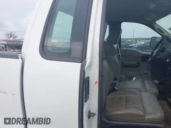 ✅ 2008 Ford F-150 XL • VIN: 1FTRF14W18KD87118 • Lot: 43646591. Listed on IAAI with 342,765 mi. Free auction sales archive from the USA and detailed vehicle history report at DreamBid. Image 8.