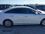 ✅ 2017 Hyundai Sonata SE • VIN: KMHE24L3XHA061323 • Lot: 43481448. Listed on IAAI with 121,435 mi. Free auction sales archive from the USA and detailed vehicle history report at DreamBid. Image 12.