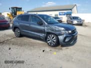 ✅ 2022 Volkswagen Taos SE • VIN: 3VVLX7B21NM013698 • Lot: 84470975. Wystawiony na Copart z przebiegiem 56 233 mil. Bezpłatny archiwum sprzedaży aukcyjnych z USA i szczegółowy raport historii pojazdu na DreamBid. Zdjęcie 4.
