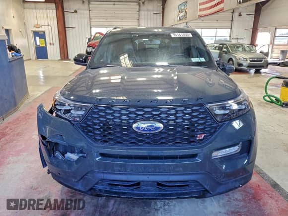 ✅ 2022 Ford Explorer ST • VIN: 1FM5K8GCXNGB11700 • Lot: 94141055. Wystawiony na Copart z przebiegiem 27 839 mil. Bezpłatny archiwum sprzedaży aukcyjnych z USA i szczegółowy raport historii pojazdu na DreamBid. Zdjęcie 5.