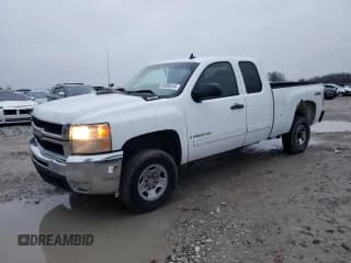 ✅ 2007 Chevrolet Silverado 2500HD Work Truck • VIN: 1GCHK29K37E519621 • Lot: 85595514. Wystawiony na Copart z przebiegiem 331 280 mil. Bezpłatny archiwum sprzedaży aukcyjnych z USA i szczegółowy raport historii pojazdu na DreamBid. Zdjęcie 1.