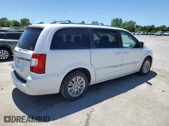 ✅ 2016 Chrysler Town & Country Limited • VIN: 2C4RC1JG8GR127966 • Лот: 57830825. Опубликован ранее на Copart с пробегом 155 209 миль. Бесплатный доступ к архиву аукционных продаж из США и подробный отчёт об истории автомобиля на DreamBid. Изображение 3.
