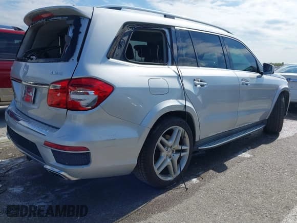 ✅ 2015 Mercedes-Benz GL 550 • VIN: 4JGDF7DE0FA472857 • Лот: 42309286. Опубликован ранее на IAAI с пробегом 93 088 миль. Бесплатный доступ к архиву аукционных продаж из США и подробный отчёт об истории автомобиля на DreamBid. Изображение 4.