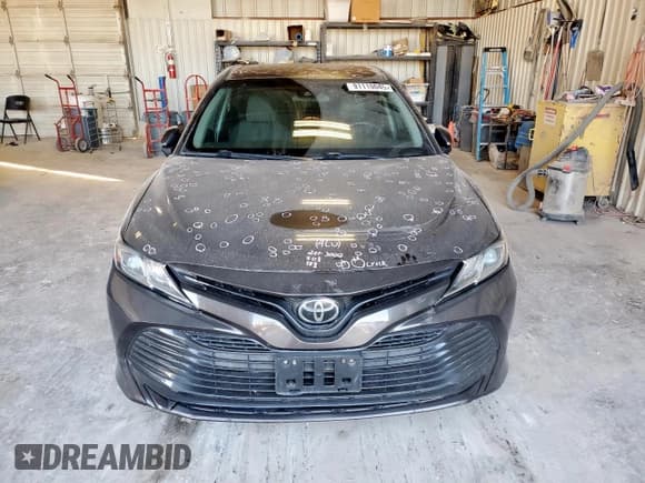 ✅ 2018 Toyota Camry LE • VIN: 4T1B11HK0JU558051 • Lot: 91110045. Wystawiony na Copart z przebiegiem 71 128 mil. Bezpłatny archiwum sprzedaży aukcyjnych z USA i szczegółowy raport historii pojazdu na DreamBid. Zdjęcie 5.