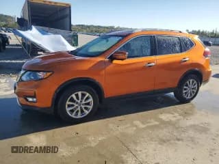 ✅ 2018 Nissan Rogue SV • VIN: 5N1AT2MTXJC817631 • Лот: 87376705. Опубликован ранее на Copart с пробегом 126 681 миль. Бесплатный доступ к архиву аукционных продаж из США и подробный отчёт об истории автомобиля на DreamBid. Изображение 1.