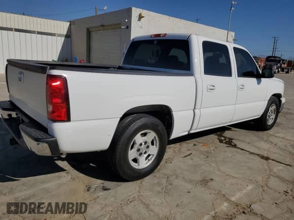 ✅ 2006 Chevrolet Silverado 1500 LT1 • VIN: 2GCEC13T761186450 • Lot: 69518144. Wystawiony na Copart z przebiegiem 128 398 mil mil. Skorzystaj z bezpłatnego archiwum sprzedaży aukcyjnych z USA i zobacz szczegółowy raport historii pojazdu na DreamBid. Zdjęcie 3.