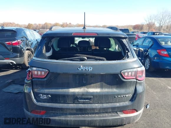 ✅ 2018 Jeep Compass Limited • VIN: 3C4NJDCB0JT400779 • Lot: 43683208. Wystawiony na IAAI z przebiegiem 93 961 mil. Bezpłatny archiwum sprzedaży aukcyjnych z USA i szczegółowy raport historii pojazdu na DreamBid. Zdjęcie 16.