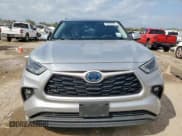 ✅ 2022 Toyota Highlander Hybrid XLE • VIN: 5TDGARAH5NS514015 • Lot: 90442865. Wystawiony na Copart z przebiegiem 45 703 mil. Bezpłatny archiwum sprzedaży aukcyjnych z USA i szczegółowy raport historii pojazdu na DreamBid. Zdjęcie 5.