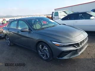 ✅ 2025 Hyundai Elantra SEL Convenience • VIN: KMHLS4DG0SU043993 • Лот: 43657828. Опубликован ранее на IAAI с пробегом 8 418 миль. Бесплатный доступ к архиву аукционных продаж из США и подробный отчёт об истории автомобиля на DreamBid. Изображение 1.