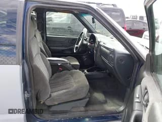 ✅ 2002 Chevrolet S-10 LS • VIN: 1GCCS19WX28104567 • Лот: 41313360. Опубликован ранее на IAAI с пробегом 133 400 миль. Бесплатный доступ к архиву аукционных продаж из США и подробный отчёт об истории автомобиля на DreamBid. Изображение 5.