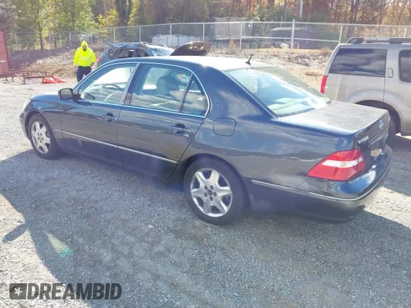 ✅ 2004 Lexus LS 430 • VIN: JTHBN36F640172089 • Lot: 43585861. Listed on IAAI with 186,856 mi. Free auction sales archive from the USA and detailed vehicle history report at DreamBid. Image 3.