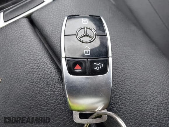 ✅ 2018 Mercedes-Benz E 300 • VIN: WDDZF4KBXJA358722 • Lot: 43373816. Listed on IAAI with 100,936 mi. Free auction sales archive from the USA and detailed vehicle history report at DreamBid. Image 11.