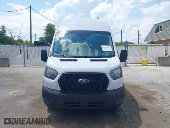✅ 2023 Ford Transit Cargo • VIN: 1FTBR1X8XPKB16014 • Lot: 42601687. Wystawiony na IAAI z przebiegiem 75 275 mil. Bezpłatny archiwum sprzedaży aukcyjnych z USA i szczegółowy raport historii pojazdu na DreamBid. Zdjęcie 13.