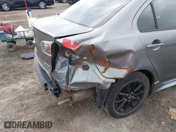 ✅ 2017 Mitsubishi Lancer ES • VIN: JA32U2FU6HU010683 • Lot: 41866645. Listed on IAAI with 83,439 mi. Free auction sales archive from the USA and detailed vehicle history report at DreamBid. Image 18.