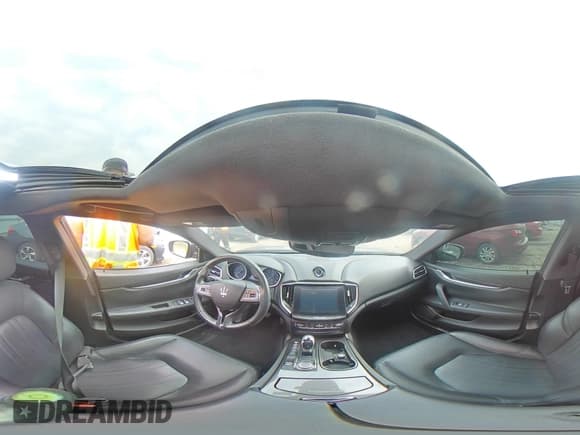 ✅ 2018 Maserati Ghibli • VIN: ZAM57XSA6J1300410 • Lot: 59887185. Wystawiony na Copart z przebiegiem 78 794 mil. Bezpłatny archiwum sprzedaży aukcyjnych z USA i szczegółowy raport historii pojazdu na DreamBid. Zdjęcie 14.