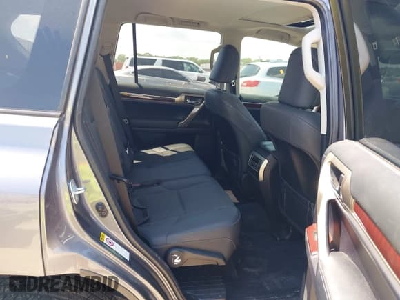 ✅ 2019 Lexus GX 460 • VIN: JTJBM7FX6K5210650 • Лот: 42979700. Опубликован ранее на IAAI с пробегом 109 598 миль. Бесплатный доступ к архиву аукционных продаж из США и подробный отчёт об истории автомобиля на DreamBid. Изображение 8.