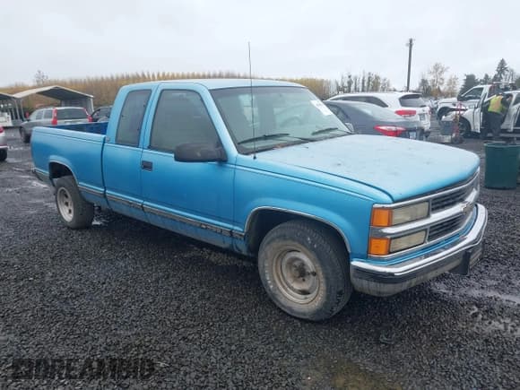 ✅ 1995 Chevrolet Silverado 1500 • VIN: 2GCEC19K3S1138176 • Lot: 43689474. Wystawiony na IAAI z przebiegiem 250 915 mil. Bezpłatny archiwum sprzedaży aukcyjnych z USA i szczegółowy raport historii pojazdu na DreamBid. Zdjęcie 1.