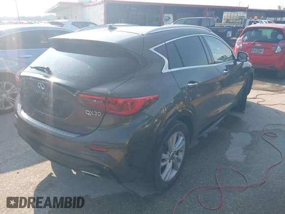 ✅ 2017 Infiniti QX30 Premium • VIN: SJKCH5CP4HA023330 • Lot: 42407253. Wystawiony na IAAI z przebiegiem 132 317 mil. Bezpłatny archiwum sprzedaży aukcyjnych z USA i szczegółowy raport historii pojazdu na DreamBid. Zdjęcie 4.