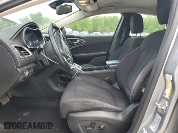 ✅ 2015 Chrysler 200 Limited • VIN: 1C3CCCAB8FN723908 • Lot: 59016355. Listed on Copart with 118,882 mi. Free auction sales archive from the USA and detailed vehicle history report at DreamBid. Image 7.