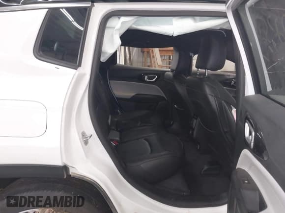 ✅ 2023 Jeep Compass Limited • VIN: 3C4NJDCN3PT529117 • Lot: 42823523. Wystawiony na IAAI z przebiegiem 31 493 mil. Bezpłatny archiwum sprzedaży aukcyjnych z USA i szczegółowy raport historii pojazdu na DreamBid. Zdjęcie 8.