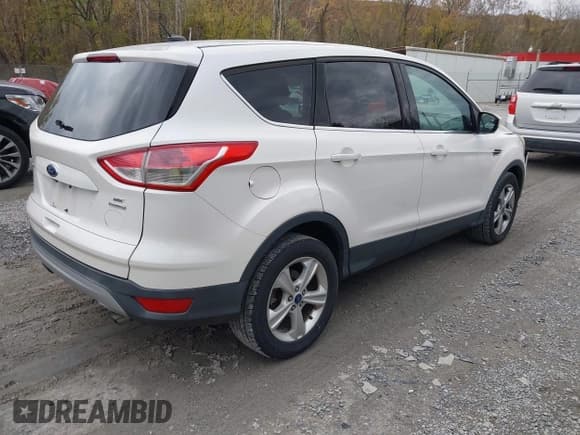 ✅ 2015 Ford Escape SE • VIN: 1FMCU9GX5FUB16820 • Lot: 43584827. Listed on IAAI with 131,101 mi. Free auction sales archive from the USA and detailed vehicle history report at DreamBid. Image 4.