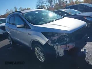 ✅ 2018 Ford Escape SEL • VIN: 1FMCU9HD6JUD01715 • Lot: 43509635. Wystawiony na IAAI z przebiegiem 144 806 mil. Bezpłatny archiwum sprzedaży aukcyjnych z USA i szczegółowy raport historii pojazdu na DreamBid. Zdjęcie 1.