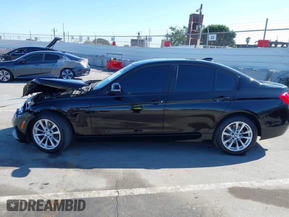 ✅ 2017 BMW 3 Series 320i xDrive • VIN: WBA8E5G3XHNU42703 • Лот: 43154433. Опубликован ранее на IAAI с пробегом 91 804 миль. Бесплатный доступ к архиву аукционных продаж из США и подробный отчёт об истории автомобиля на DreamBid. Изображение 14.