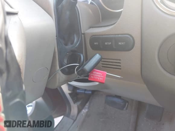 ✅ 2008 Ford F-150 XLT • VIN: 1FTPW14V88FC04028 • Lot: 43268538. Listed on IAAI with 233,654 mi. Free auction sales archive from the USA and detailed vehicle history report at DreamBid. Image 11.