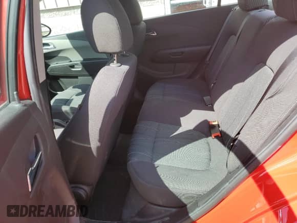 2015 Chevrolet Sonic LT z VIN 1G1JC5SG3F4139150, wystawiony jako Copart lot #67015864 z przebiegiem 39 057 mil mil oraz Szkoda całkowita • Salvage title. Historia ofert i sprzedaży dostępna na DreamBid. Obrazek 11.