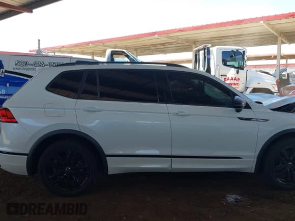 ✅ 2022 Volkswagen Tiguan SE R-Line Black • VIN: 3VVCB7AX7NM165304 • Lot: 42779938. Wystawiony na IAAI z przebiegiem 39 315 mil. Bezpłatny archiwum sprzedaży aukcyjnych z USA i szczegółowy raport historii pojazdu na DreamBid. Zdjęcie 13.