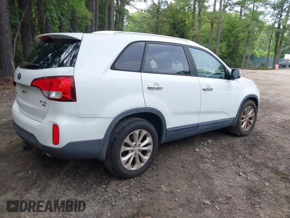 ✅ 2014 Kia Sorento EX • VIN: 5XYKU4A70EG516330 • Lot: 42462400. Listed on IAAI with 146,221 mi. Free auction sales archive from the USA and detailed vehicle history report at DreamBid. Image 4.