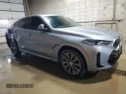 ✅ 2024 BMW X6 xDrive40i • VIN: 5UX33EX01R9S30113 • Лот: 62905085. Опубликован ранее на Copart с пробегом 10 076 миль. Бесплатный доступ к архиву аукционных продаж из США и подробный отчёт об истории автомобиля на DreamBid. Изображение 4.