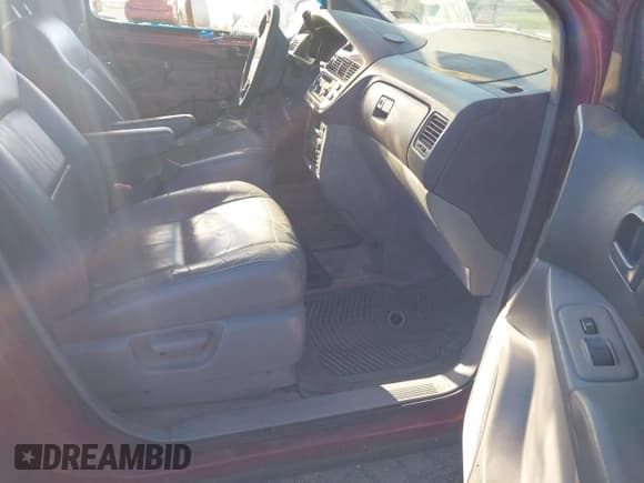 ✅ 2000 Toyota Sienna LE • VIN: 4T3ZF13C2YU189436 • Lot: 43529707. Listed on IAAI with 234,205 mi. Free auction sales archive from the USA and detailed vehicle history report at DreamBid. Image 5.