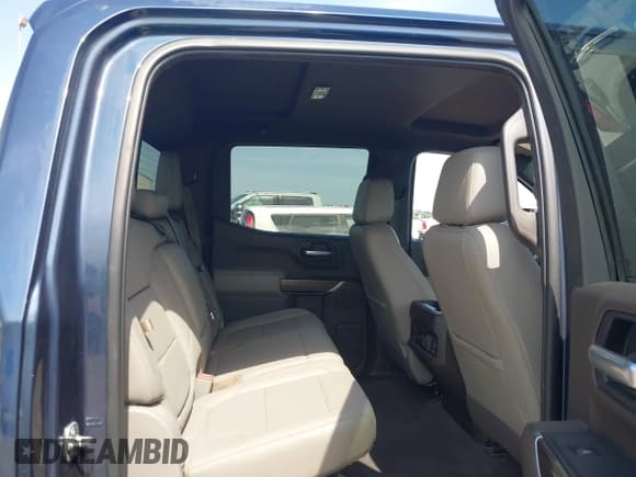 ✅ 2020 Chevrolet Silverado 1500 RST • VIN: 3GCUYEED2LG129800 • Lot: 42232131. Wystawiony na IAAI z przebiegiem 117 768 mil. Bezpłatny archiwum sprzedaży aukcyjnych z USA i szczegółowy raport historii pojazdu na DreamBid. Zdjęcie 8.