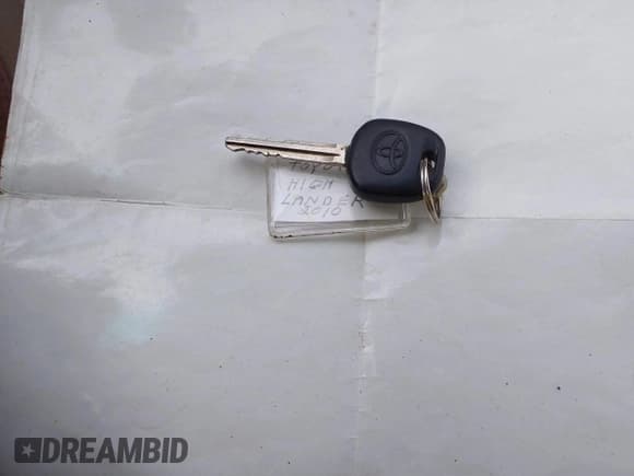 ✅ 2010 Toyota Highlander • VIN: JTEZK3EH0A2106063 • Lot: 43753928. Listed on IAAI with 207,504 mi. Free auction sales archive from the USA and detailed vehicle history report at DreamBid. Image 11.