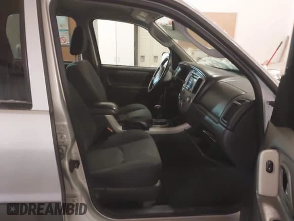 ✅ 2006 Mazda Tribute i • VIN: 4F2YZ02Z86KM37861 • Lot: 41495015. Wystawiony na IAAI z przebiegiem 125 655 mil. Bezpłatny archiwum sprzedaży aukcyjnych z USA i szczegółowy raport historii pojazdu na DreamBid. Zdjęcie 5.