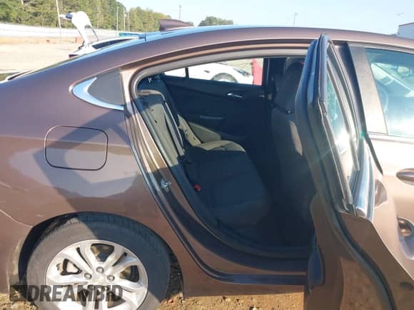 2019 Chevrolet Cruze LT with VIN 1G1BE5SM3K7137024, listed as a IAAI auction lot 43209295 with 90,633 mi miles and . Bid and sale history available at DreamBid. Image 8.