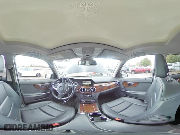 ✅ 2015 Mercedes-Benz GLK 350 • VIN: WDCGG8JB8FG381034 • Lot: 82651865. Listed on Copart with 89,055 mi. Free auction sales archive from the USA and detailed vehicle history report at DreamBid. Image 15.