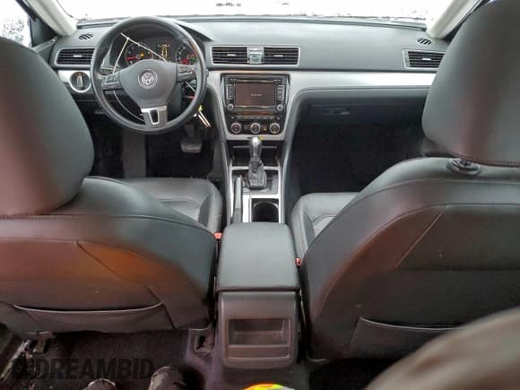 ✅ 2012 Volkswagen Passat SE • VIN: 1VWBP7A35CC087805 • Lot: 94779055. Wystawiony na Copart z przebiegiem 163 695 mil. Bezpłatny archiwum sprzedaży aukcyjnych z USA i szczegółowy raport historii pojazdu na DreamBid. Zdjęcie 8.