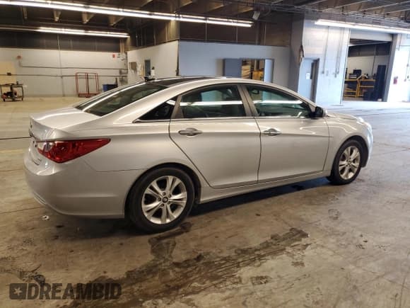 ✅ 2012 Hyundai Sonata SE • VIN: 5NPEC4AC3CH358245 • Lot: 76129924. Listed on Copart with 141,050 mi. Free auction sales archive from the USA and detailed vehicle history report at DreamBid. Image 3.